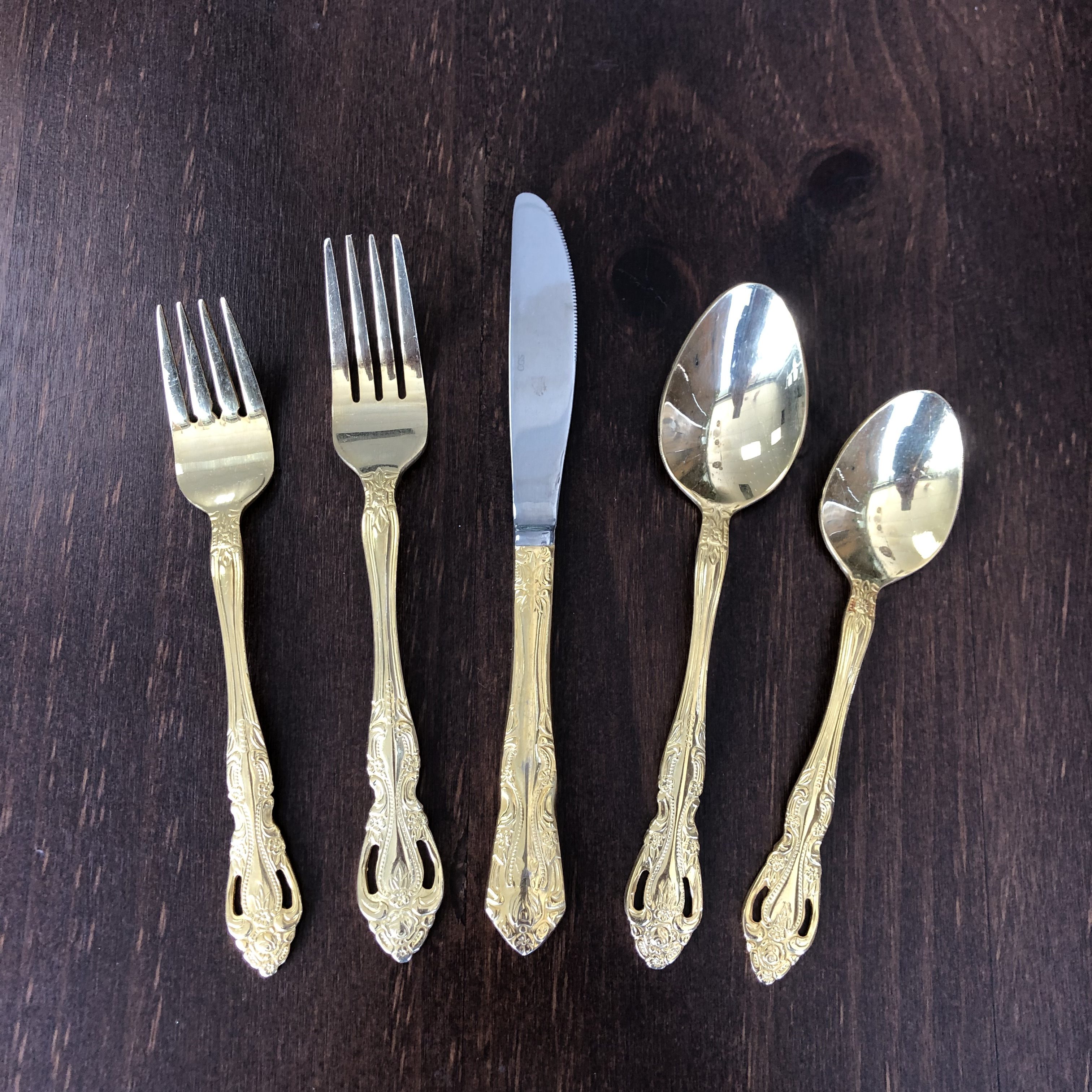Gold Elegance Cutlery Image